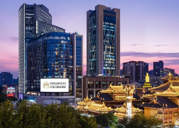 Luxury hotel only: Paramount Gallery Hotel
